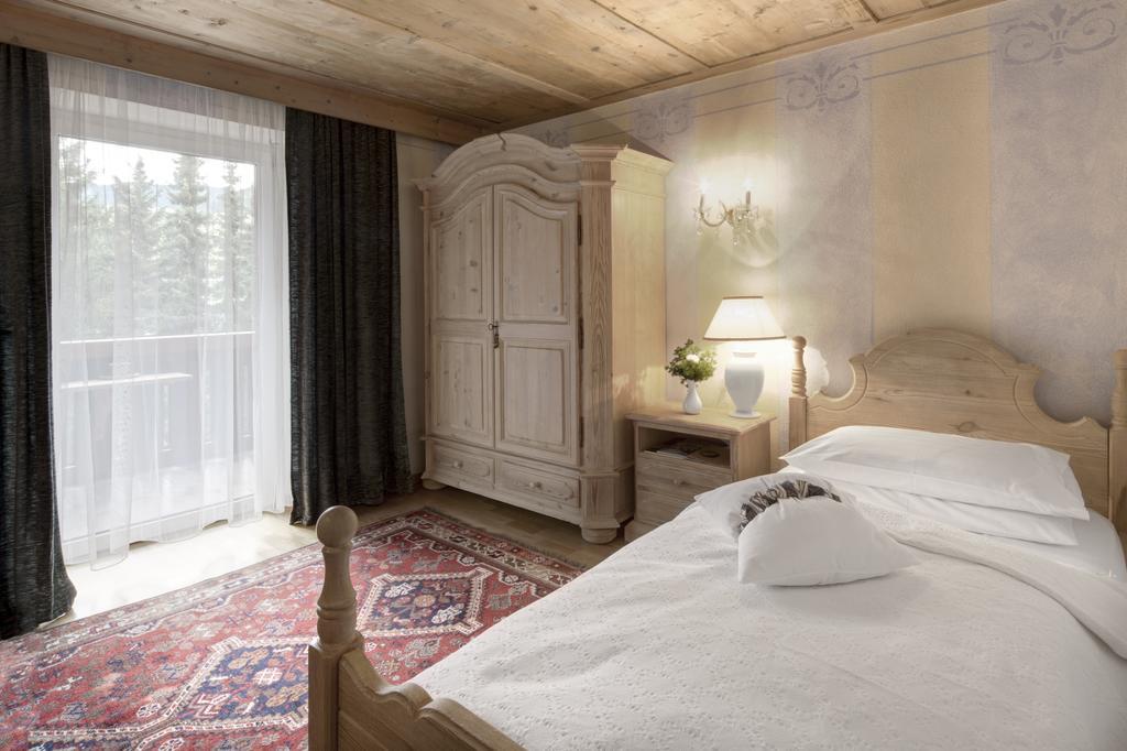 Hotel La Perla: The Leading Hotels Of The World Corvara In Badia Esterno foto